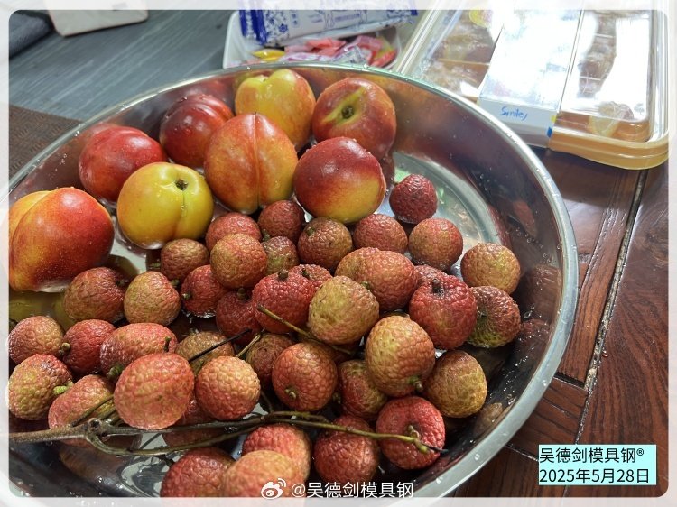 买了一点水果，因为有客户要来