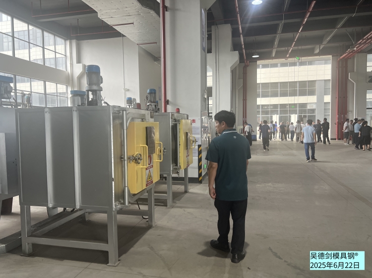 老板说：干了40多年的热处理，没有两块地来得爽