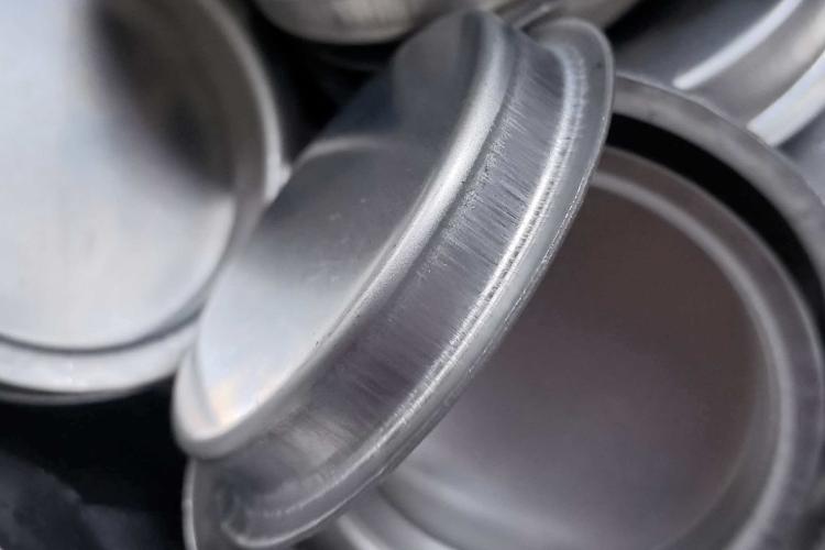 拉伸模具最考验模具钢质量，劣质DC53拉伸0.8mm304不锈钢几百个就毛了。第595篇