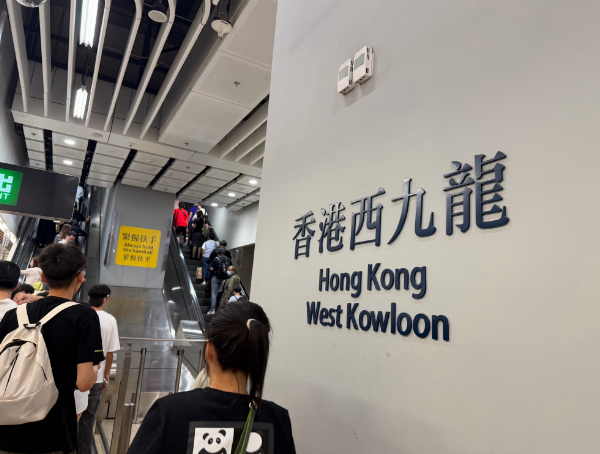 从东莞到香港高铁1小时，其实也挺方便