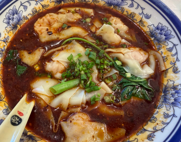 到处吃抄手，却怎么也找不到成都吃的味道