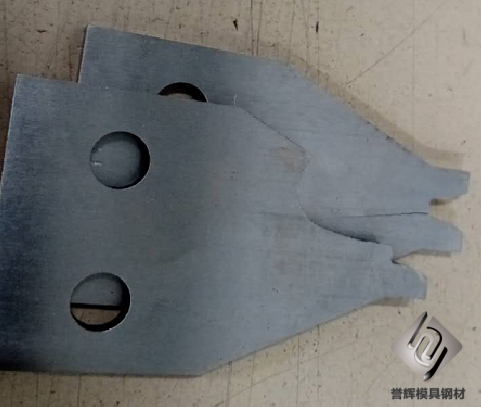 端子机刀片用DC53容易开裂，得用高韧性的LG模具钢。第559篇